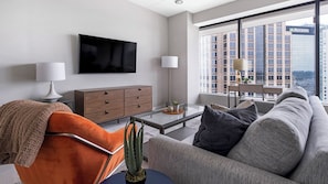Apartment, 2 Schlafzimmer | Wohnbereich | Fernseher