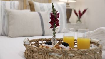 2 bedrooms, travel cot, WiFi, bed sheets