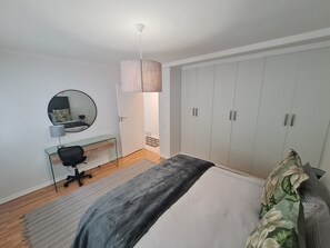 1 chambre, bureau, fer et planche à repasser, Wi-Fi gratuit