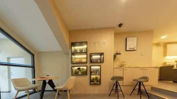 المنشأة من الداخل