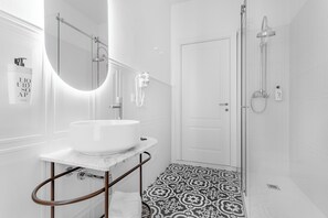 Shower, hair dryer, bidet, towels - Montello Suites Foresteria Lombarda (Milan)