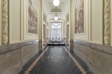 Entrada interior. Montello Suites Foresteria Lombarda