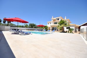 สระว่ายน้ำ