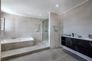 Villa, 5 Schlafzimmer, Raucher, eigener Pool | Badezimmer
