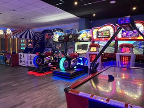 Cabin | Games room - Immaculate 3-bed Static Caravan in Skegness (Skegness)