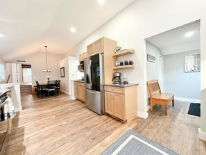 Fridge, microwave, oven, stovetop - The Almost There - Cottage on the Kancamagus (Conway)