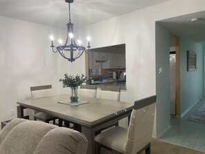 Dining - Siesta Key Condo with Access to Private Beach & Bay! (Sarasota)