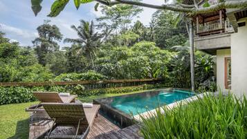 Two Bedroom Private Pool Villa | Minibar, didekorasi berbeda-beda, meja kerja, dan Wi-Fi gratis