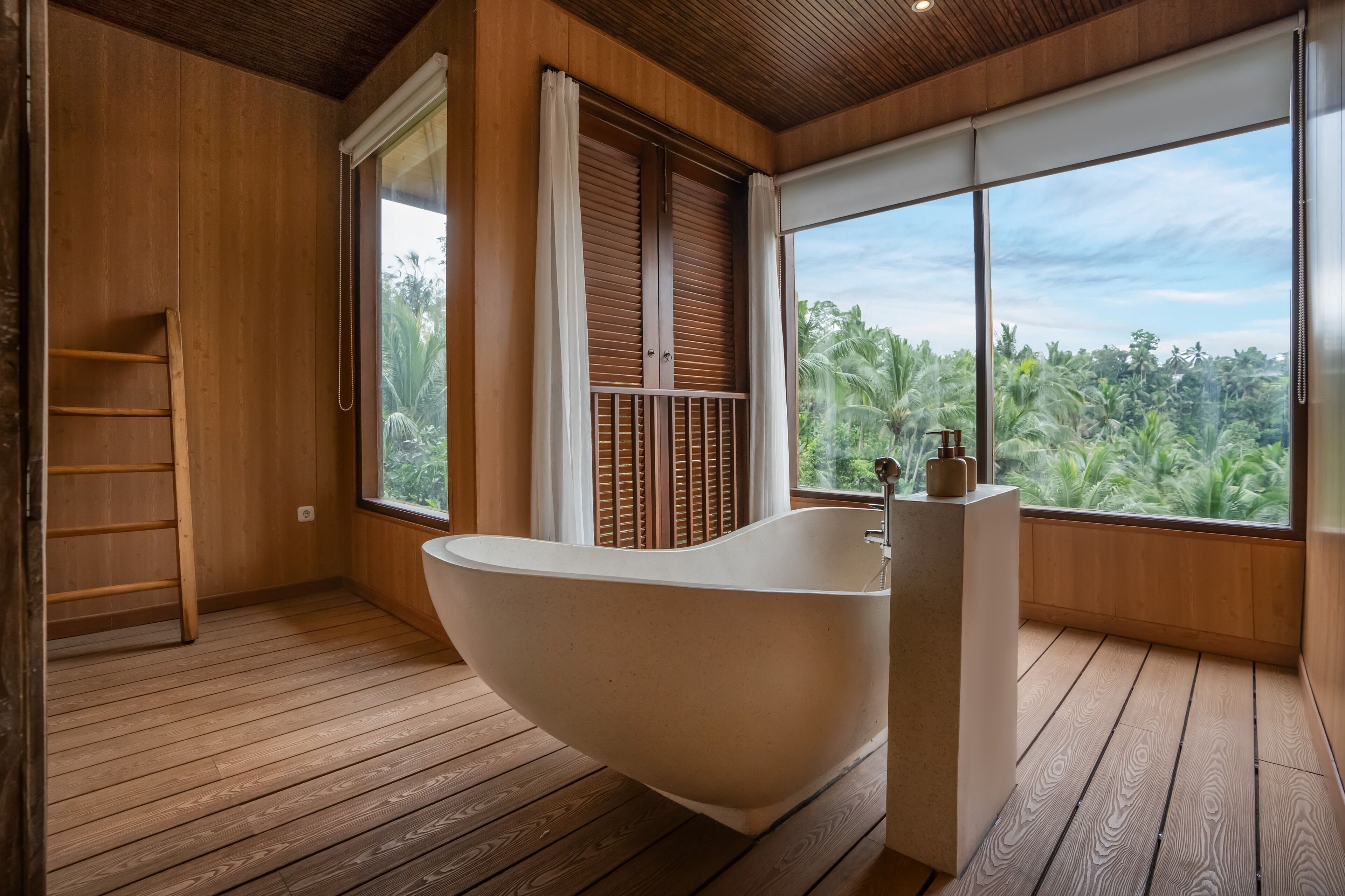 Three Bedroom Private Pool Villa | Bad | Toalettartikler (inkludert), hårføner, badekåper og tøfler