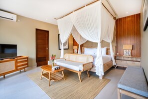 Three Bedroom Private Pool Villa | Minibar, individuelt dekorert, skrivebord og wi-fi (inkludert)