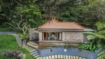 One Bedroom Villa | 1 bedroom, minibar, individually decorated, desk