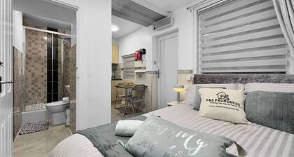 Stylish Studio Suite w/ VIP lounge access - Maerdy