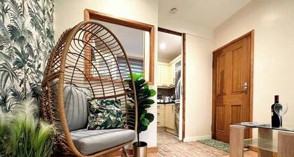 Joyful Jungle Jewel w/Balcony & Foozeball-Ferndale