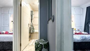 2 habitaciones, tabla de planchar con plancha y wifi gratis