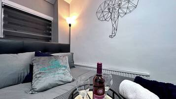 2 bedrooms, iron/ironing board, free WiFi