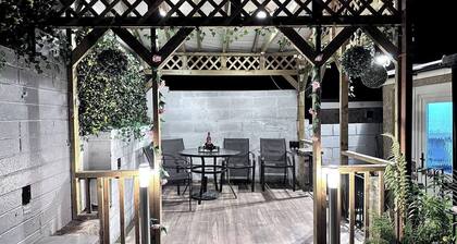 Gorgeous Graceful Getaway w/ Gazebo - Tylorstown