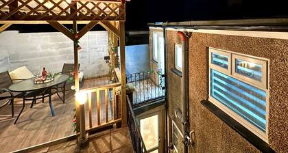 Fabulous Fiery Flat w/ body shower - Tylorstown