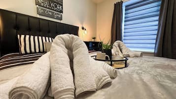 3 bedrooms, iron/ironing board, free WiFi, bed sheets