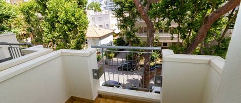 Appart'hôtel Confort, vue cour intérieure | Terrasse/Patio