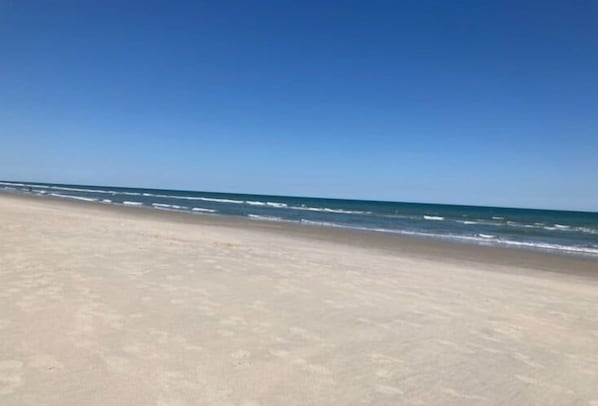 Una spiaggia nelle vicinanze
