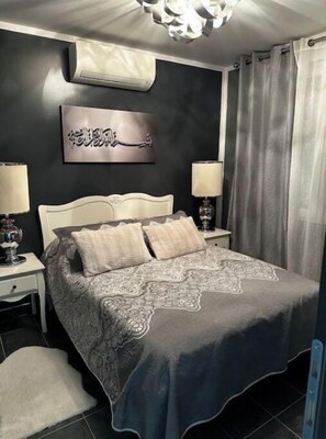 4 habitaciones, tabla de planchar con plancha, wifi y ropa de cama 