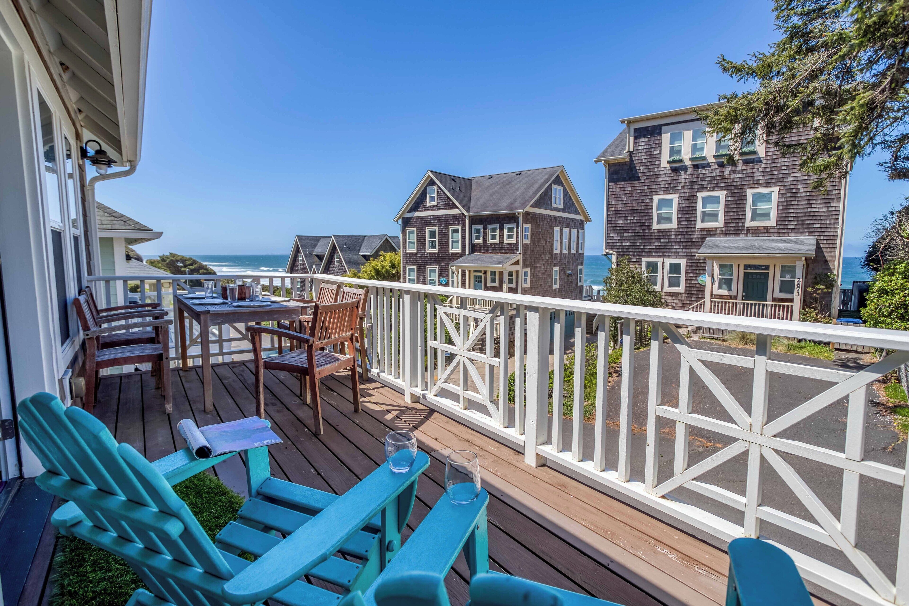 Top-Deck Hot Tub, Ocean Views, King Suite in this Gorgeous Olivia Beach Home!
