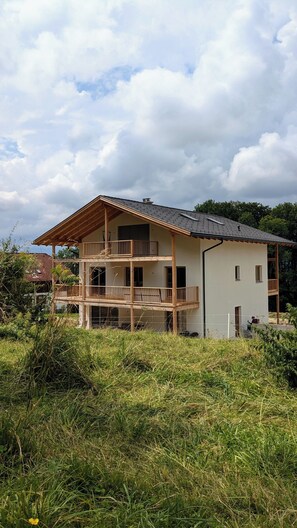 Exterior - Hofstatt Salzburg - Neue Ferienwohnung im Grünen am Stadtrand von Salzburg (Esch)
