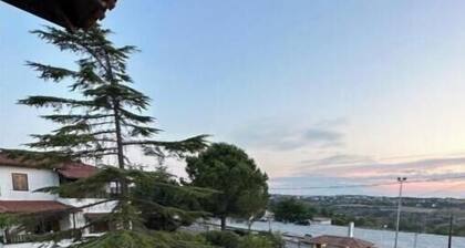 Chic mansion with garden just 17klm from Thessaloniki & close to the airport