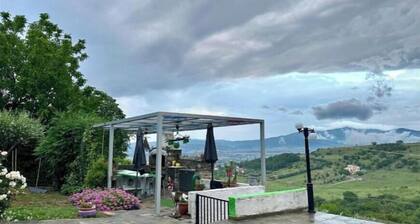 Chic mansion with garden just 17klm from Thessaloniki & close to the airport