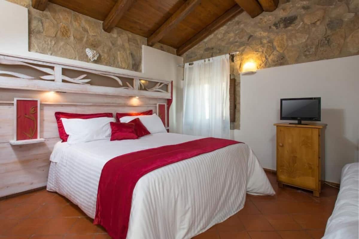 Minibar, in-room safe, free WiFi, bed sheets