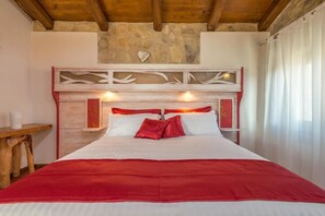 Triple Room, Garden View | Minibar, in-room safe, free WiFi, bed sheets