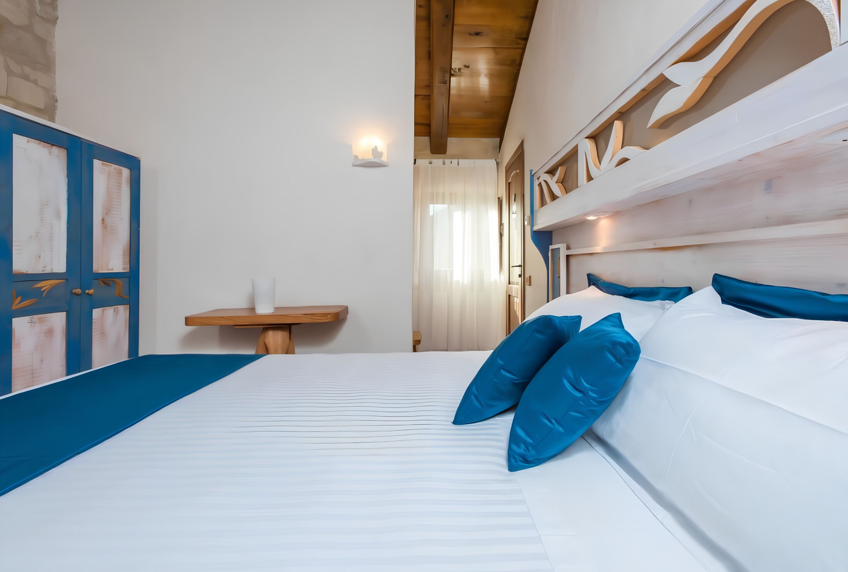 Minibar, coffres-forts dans les chambres, Wi-Fi gratuit, draps fournis
