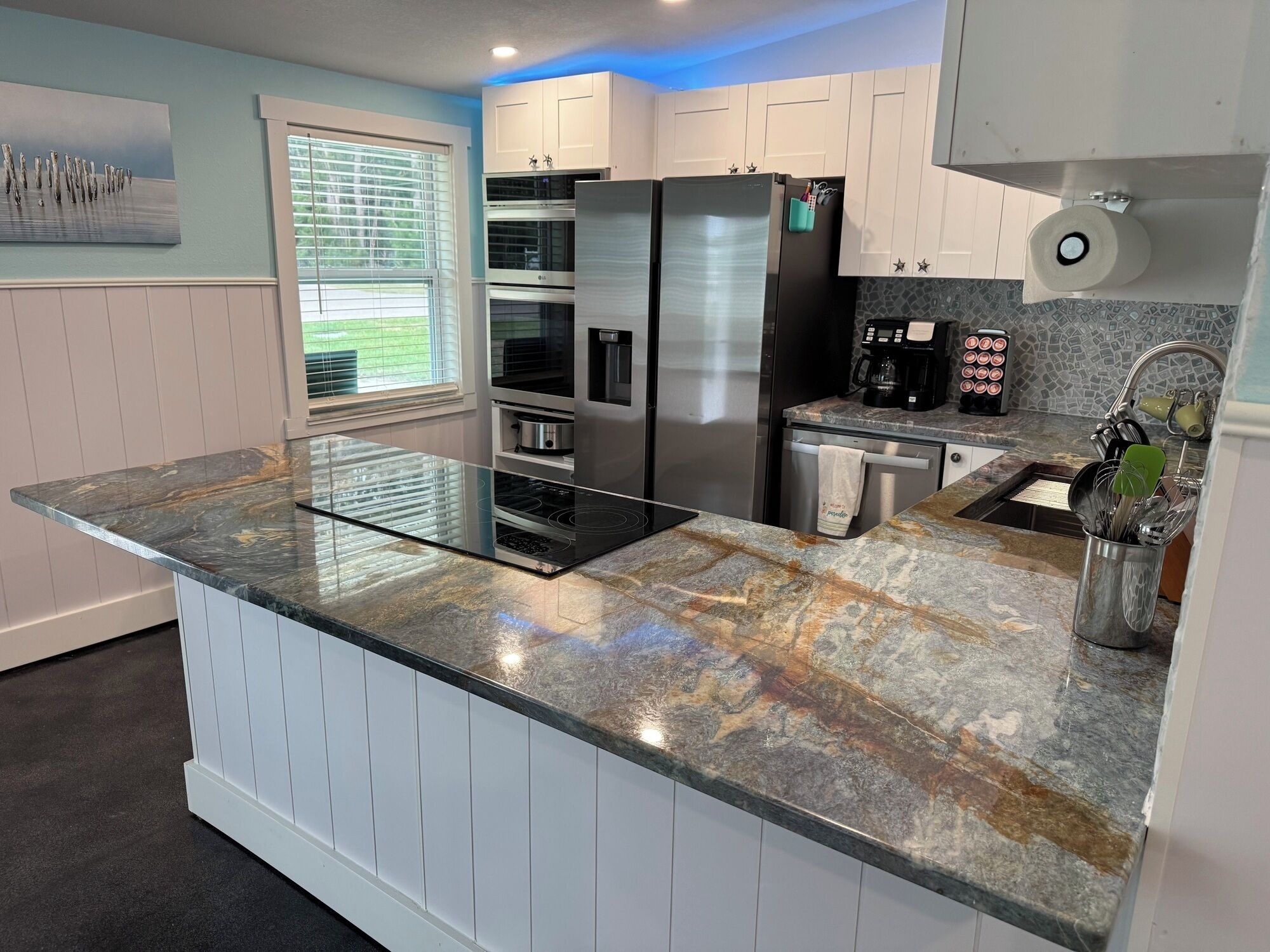 Microwave, oven, stovetop, coffee/tea maker