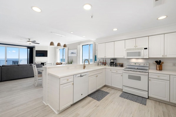 Mikrowelle, Ofen, Herdplatte, Geschirrspüler