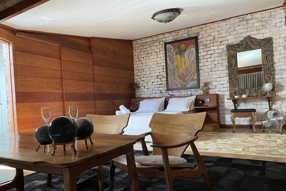 Cosmic Presidential | 1 bedroom, desk, laptop workspace, WiFi (free)