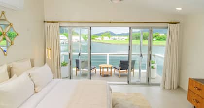 Luxury condo in Jolly Harbour Near beach