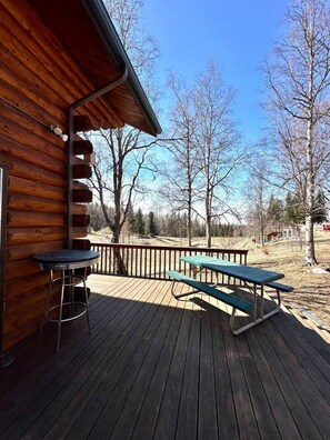 Outdoor dining - Kasilof Countrywood Homestead (Kasilof)