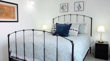 1 bedroom, iron/ironing board, WiFi (free), bed sheets