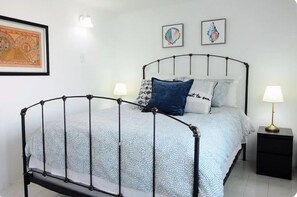 1 soverom, strykejern/-brett, wi-fi (inkludert) og sengetøy