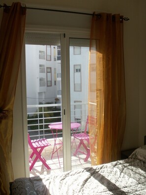 2 bedrooms, bed sheets