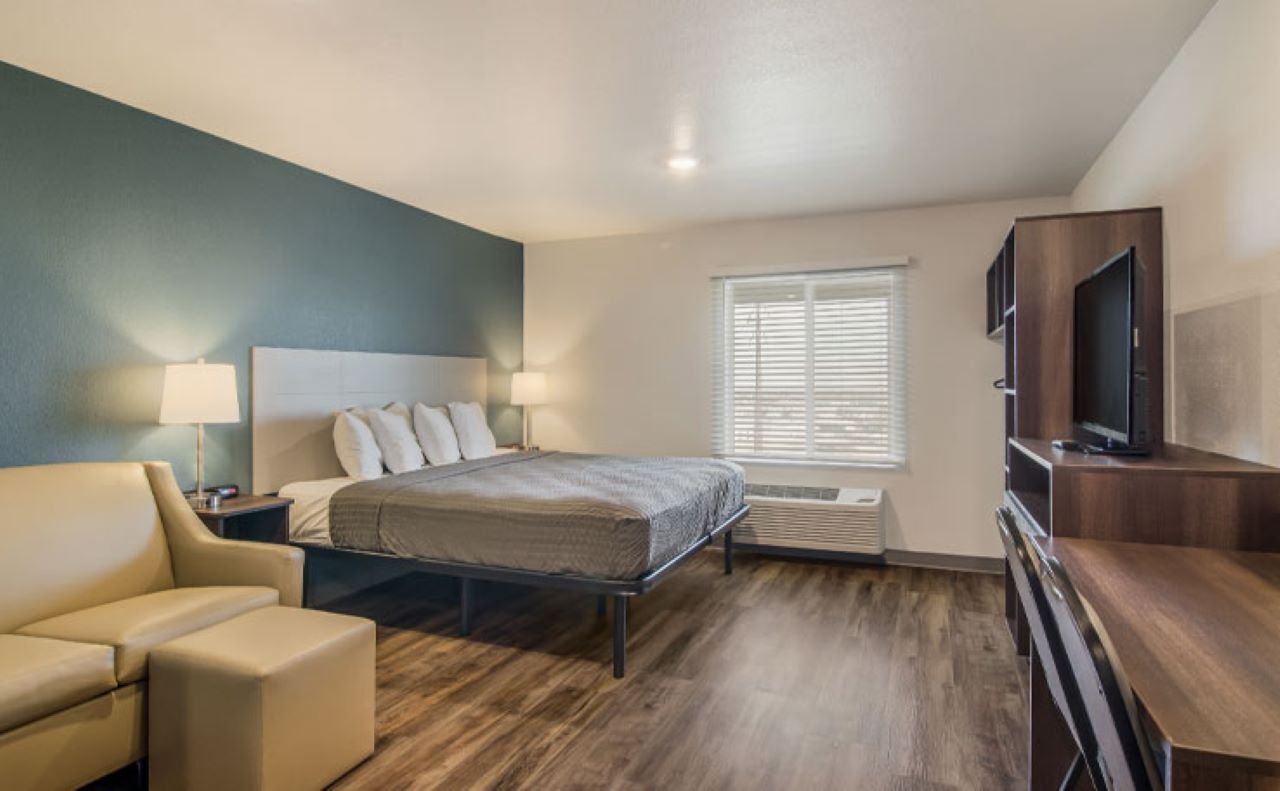 Relaxing Retreat: Unit with Full Kitchen, Dedicated Work Area | Free Parking