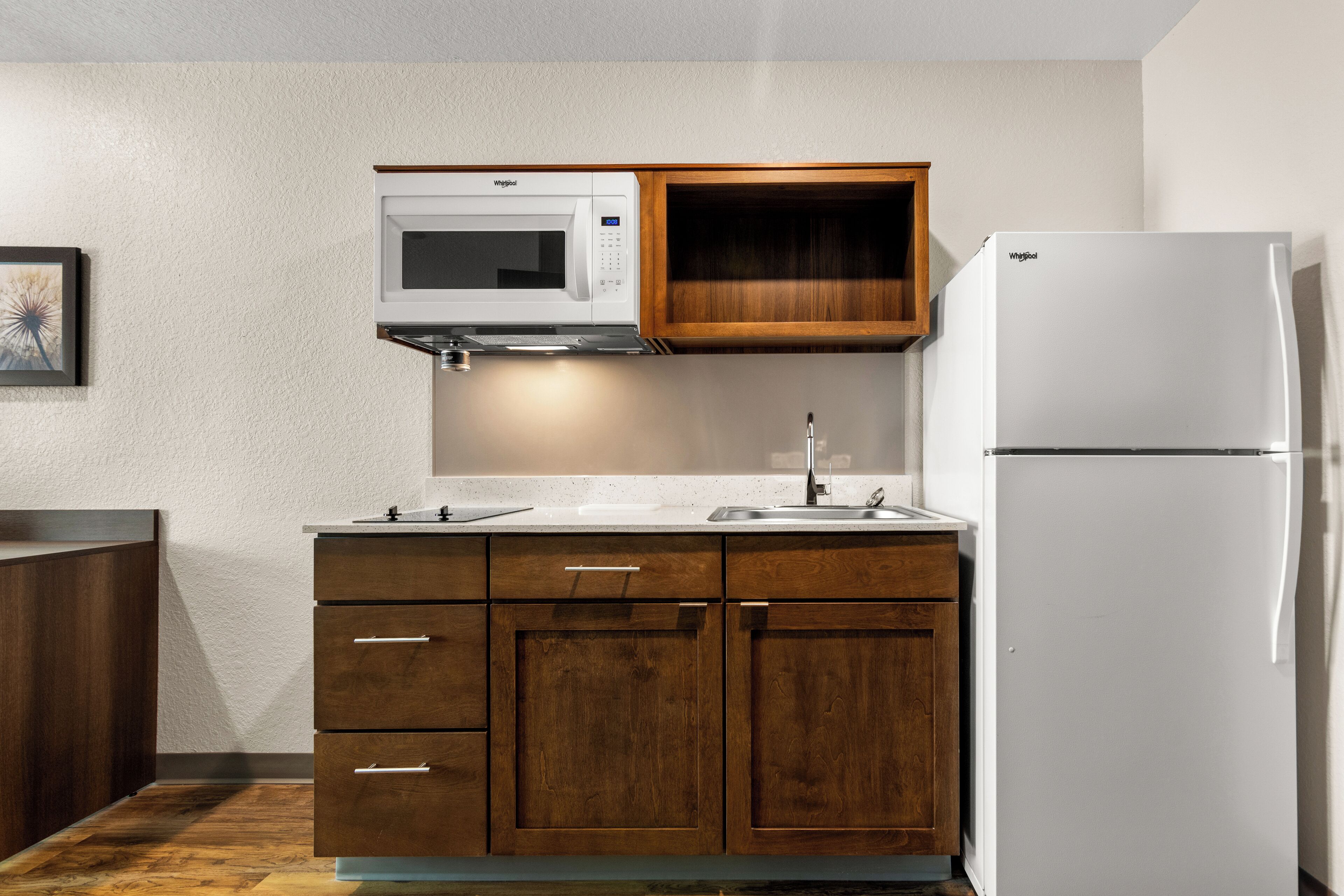 Just northeast of downtown:  stay, work, relax: Relaxing Stay w/ Full Kitchen, Workspace, & Free Parking
