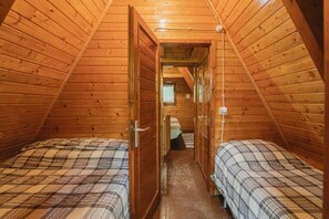 3 bedrooms, travel cot, WiFi, bed sheets