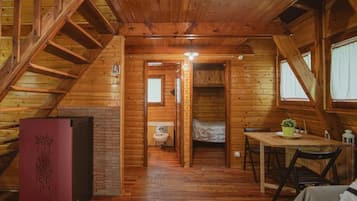 3 bedrooms, travel crib, WiFi, bed sheets