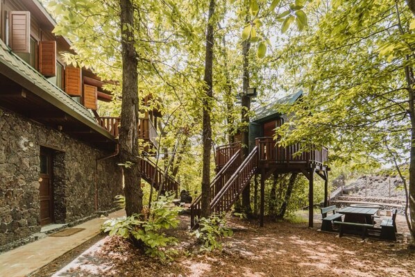 Outdoor dining - Accogliente chalet sul vulcano Etna, In Sicilia. Situato a quota 1500. (Nicolosi)