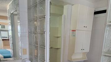 SĂšche-cheveux, serviettes fournies