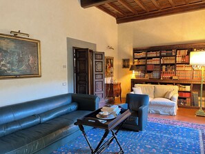 Living area - 5 bedroom villa in florence (Firenze)