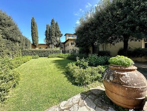 Property grounds - 5 bedroom villa in florence (Firenze)