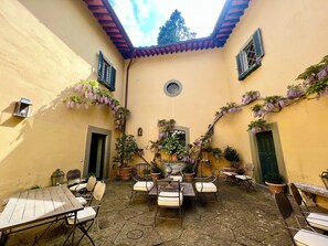 Outdoor dining - 5 bedroom villa in florence (Firenze)
