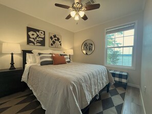 3 Schlafzimmer, Schreibtisch, Bügeleisen/Bügelbrett, Reisekinderbett